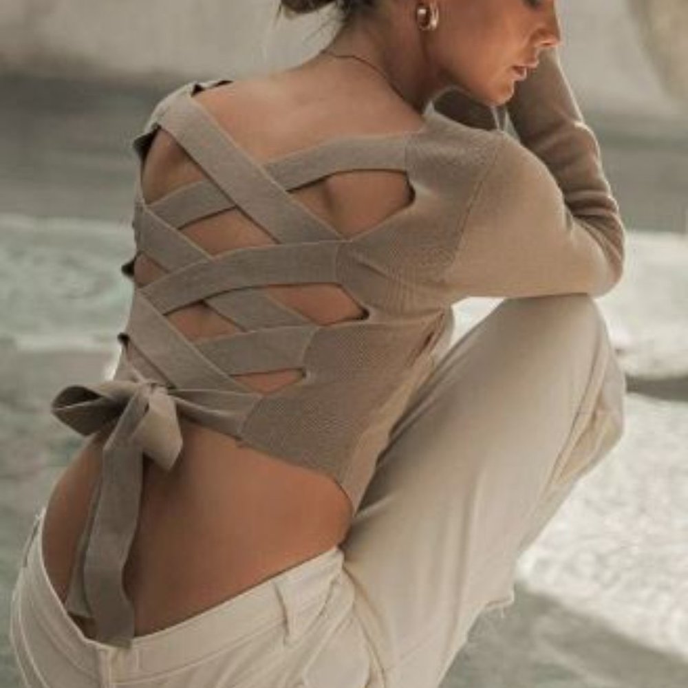 sophisticated tieback top